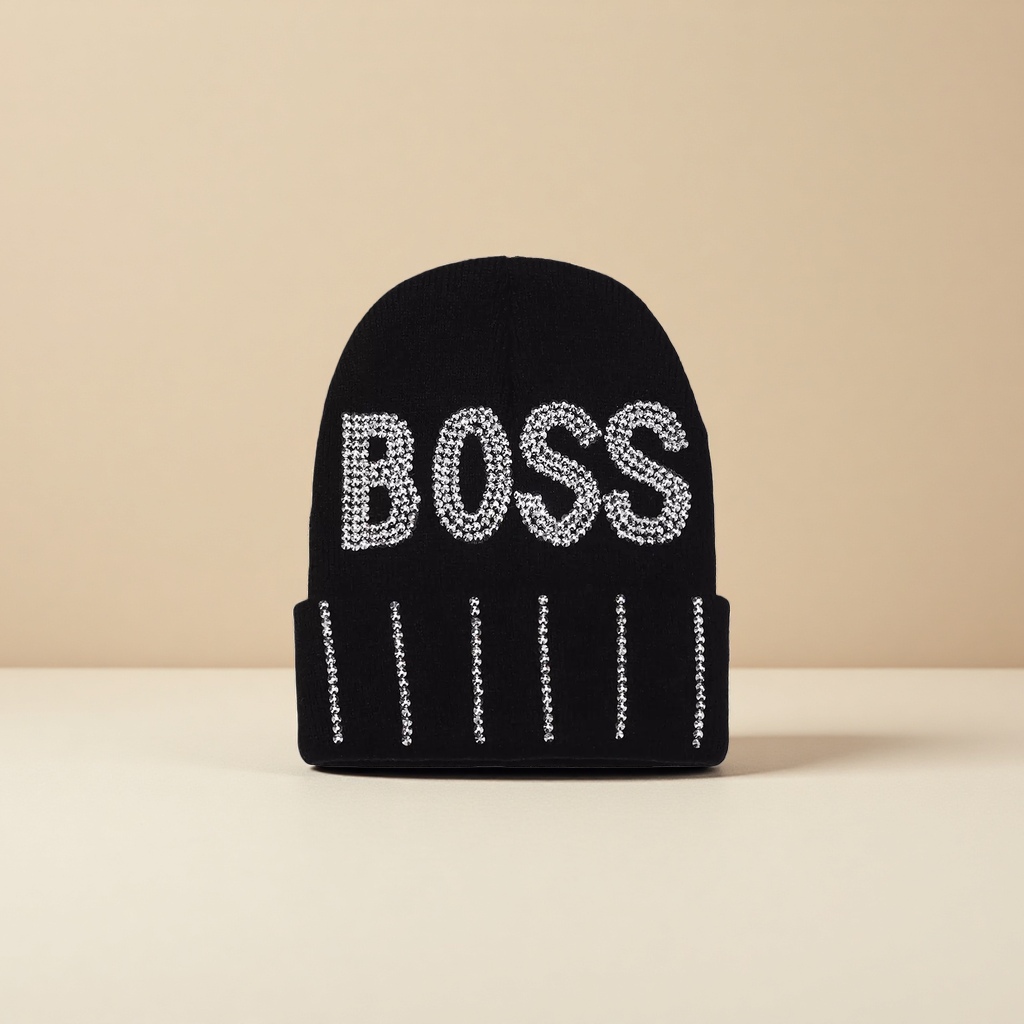 黑色镶钻BOSS字样针织帽图