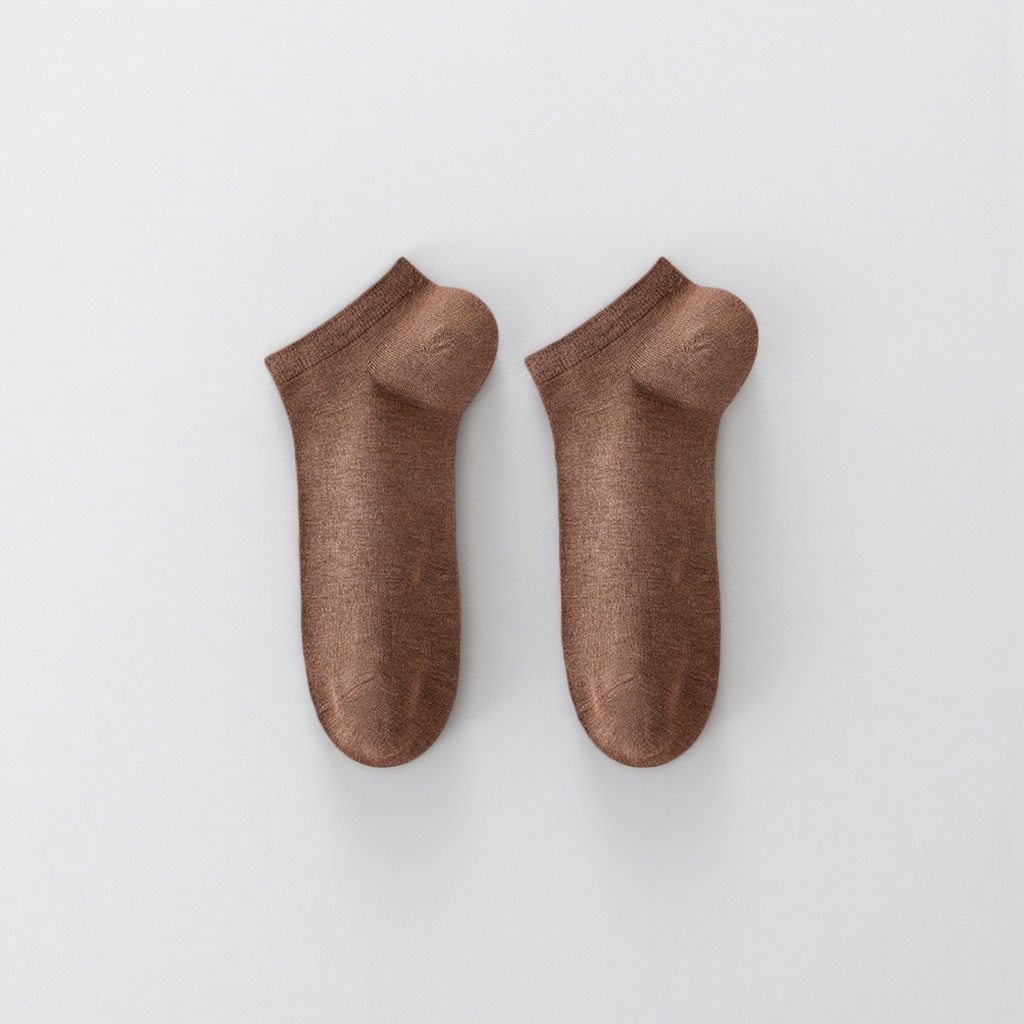 Brown bamboo fiber socks are breathable, sweat-absorbent, soft and skin-friendly, suitable for both men and women details Picture