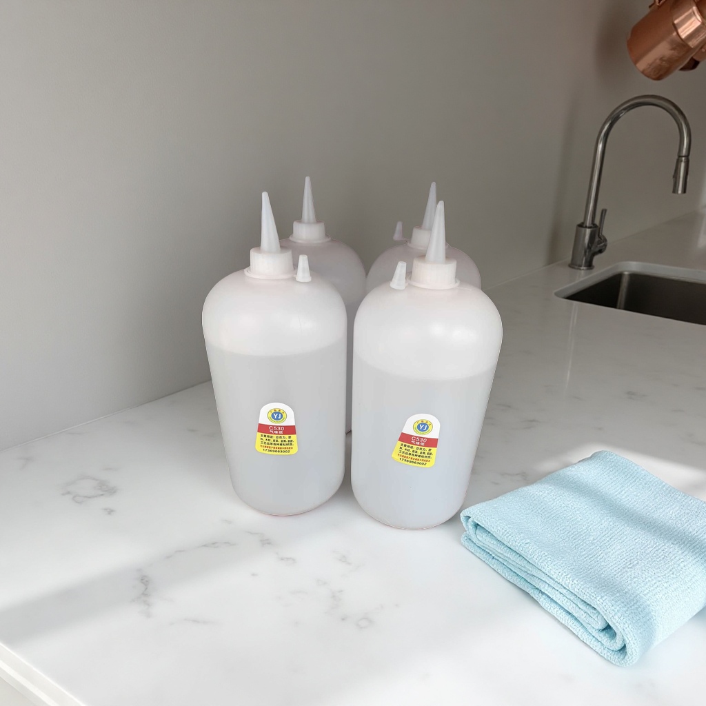 White plastic water bottle made of transparent PET material, with a capacity of 500ml. The bottle body can be squeezed. It is suitable for laboratory and office use Specification image