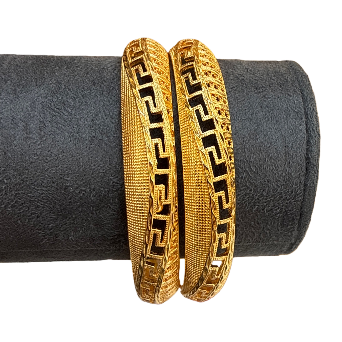 فأساور الهندسة الذهبية ذات الخطوط الذهبية لم تكن أكثر من ذلك بكثير Item Picture