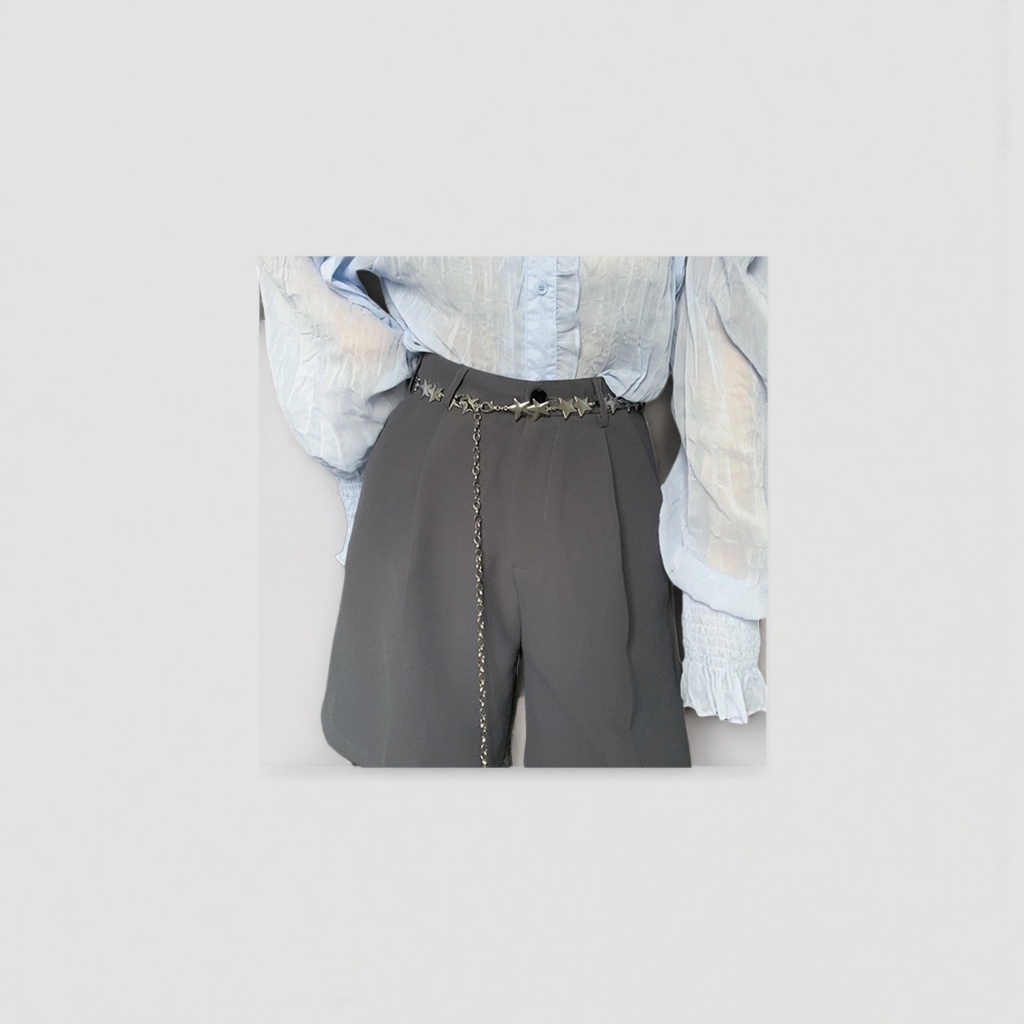 The silver star-shaped chain belt paired with grey high-waisted pants is fashionable, slimming and flattering Application Scenario