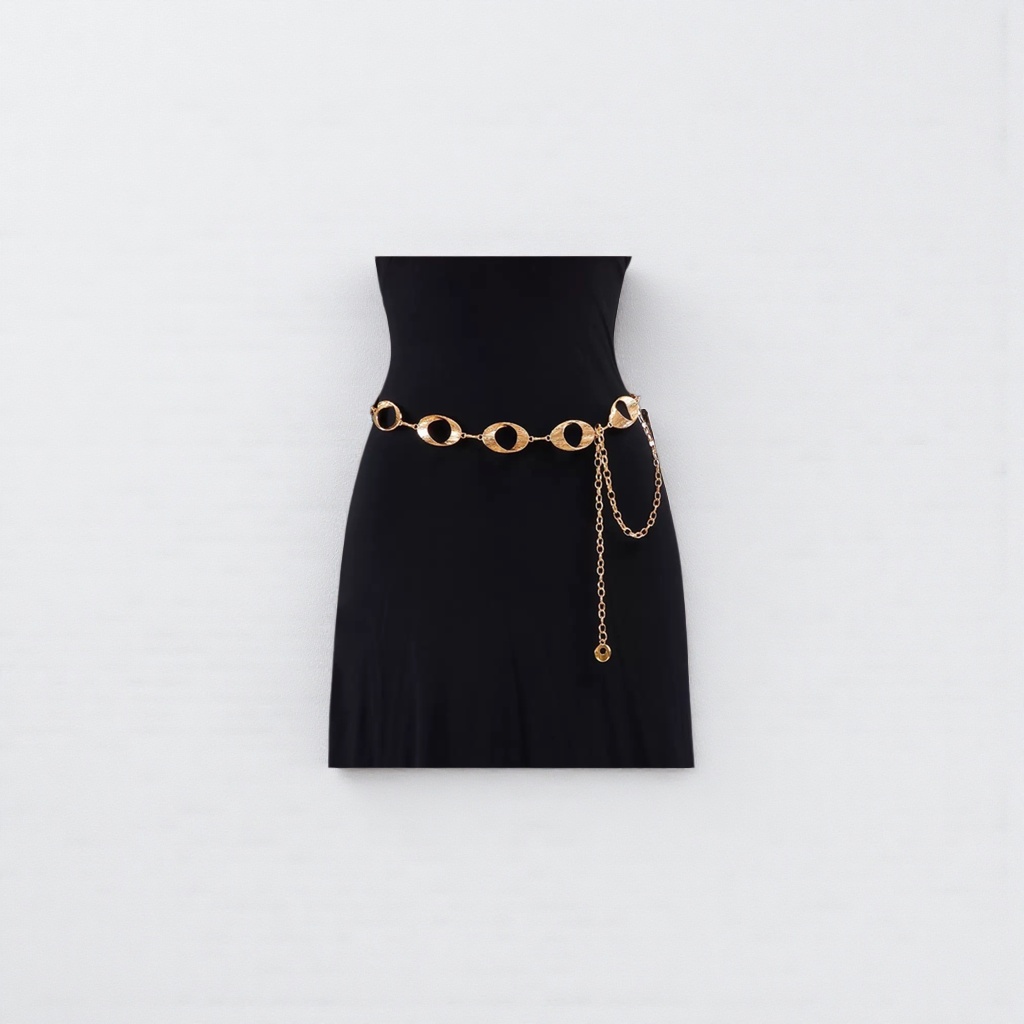 A golden chain belt paired with a black dress is a fashionable and slimming set for women