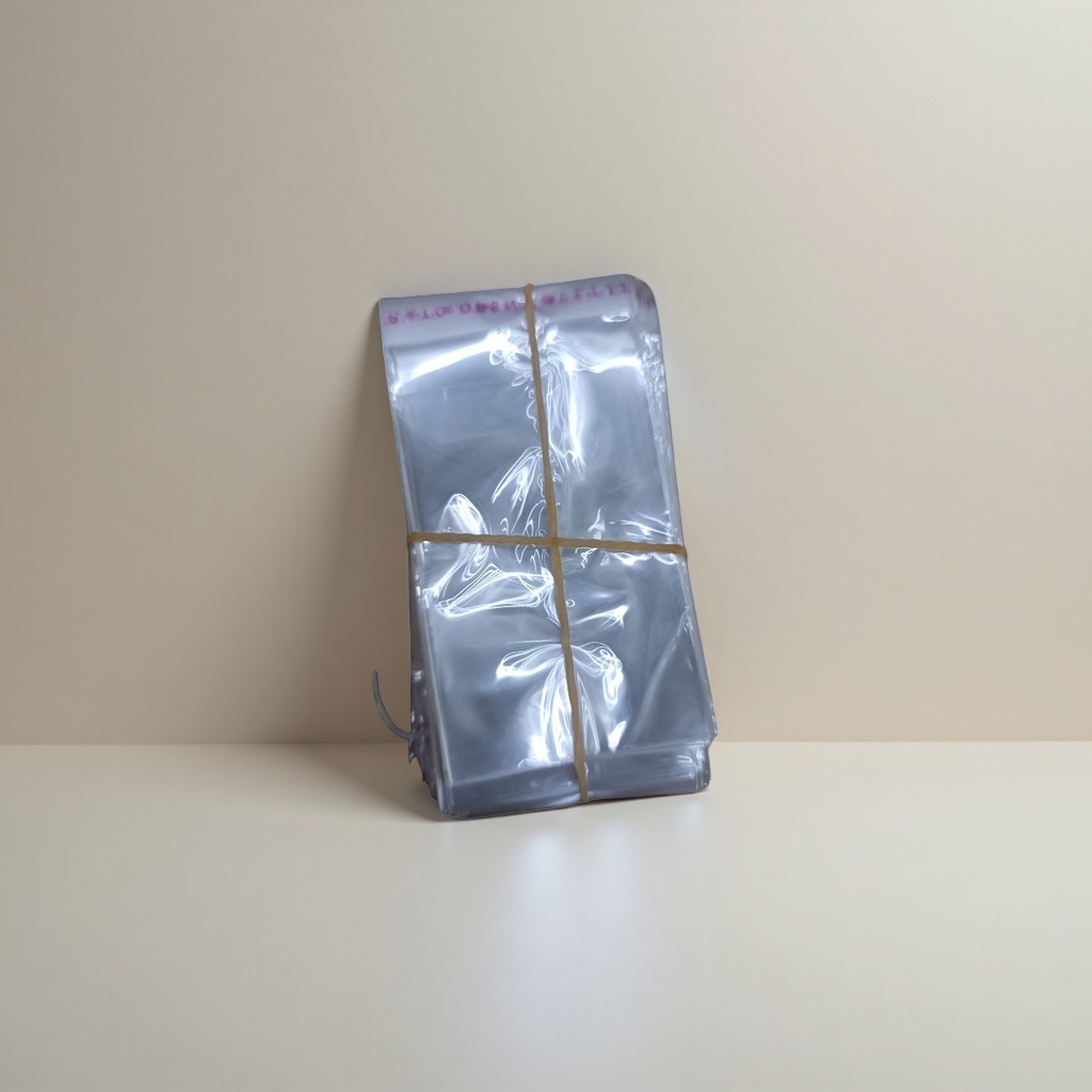 Transparent plastic bags stacked with yellow rubber bands for household kitchen storage and organization bags Specification image