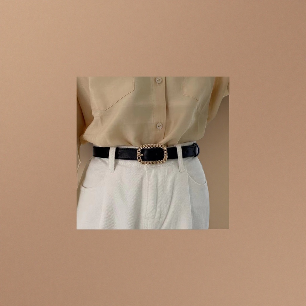 A simple and versatile men's leather belt with a black belt and golden chain buckle