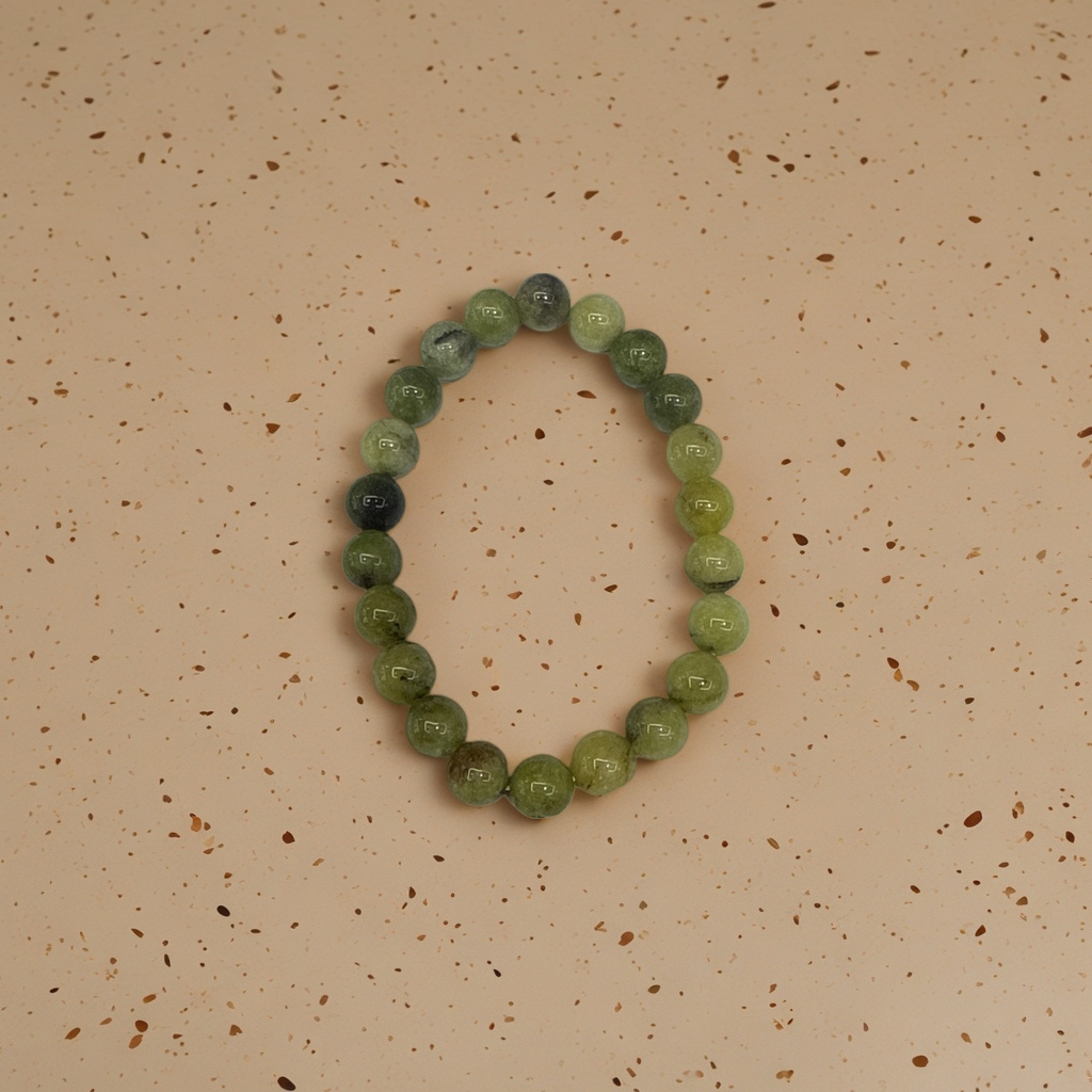 Green beaded bracelet, natural jade, simple and versatile ladies' wrist accessory Application Scenario