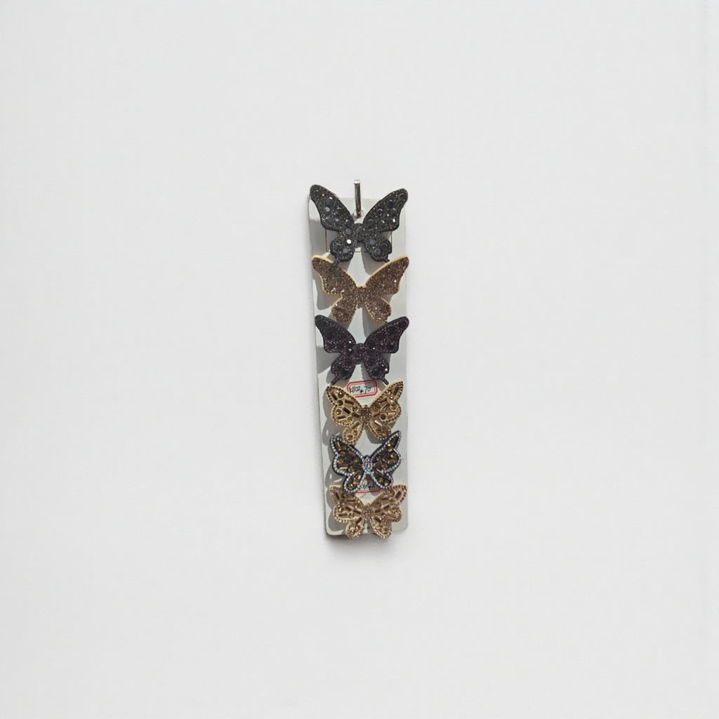 The shiny butterfly hair clip, with a metallic texture, is a delicate decorative hair accessory suitable for both girls and adults Specification image
