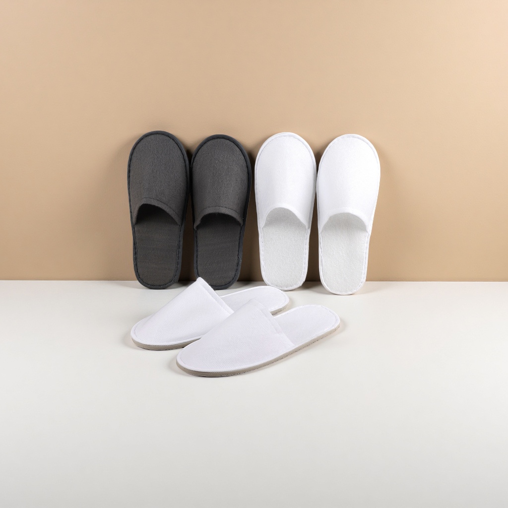 Grey and white disposable hotel slippers for both men and women, made of anti-slip cotton and comfortable disposable Application Scenario