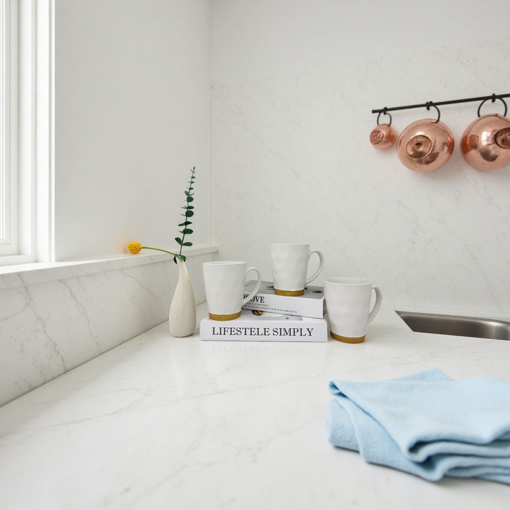 White ceramic mug, simple household coffee cup, 350ml Application Scenario