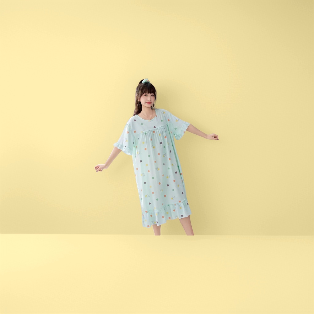 浅绿色波点蝴蝶图案女士睡裙