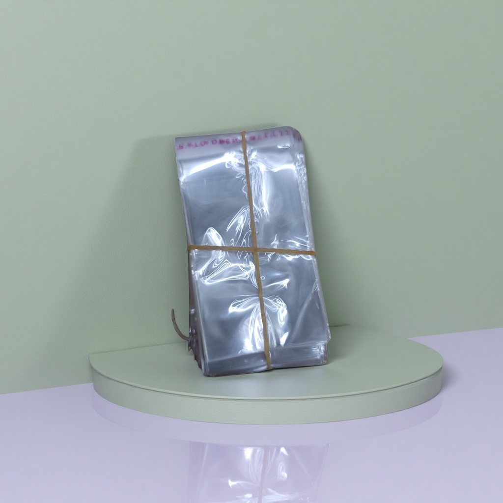 The transparent plastic bags are stacked for storage, and the rubber bands are tied for portability to prevent loose packaging