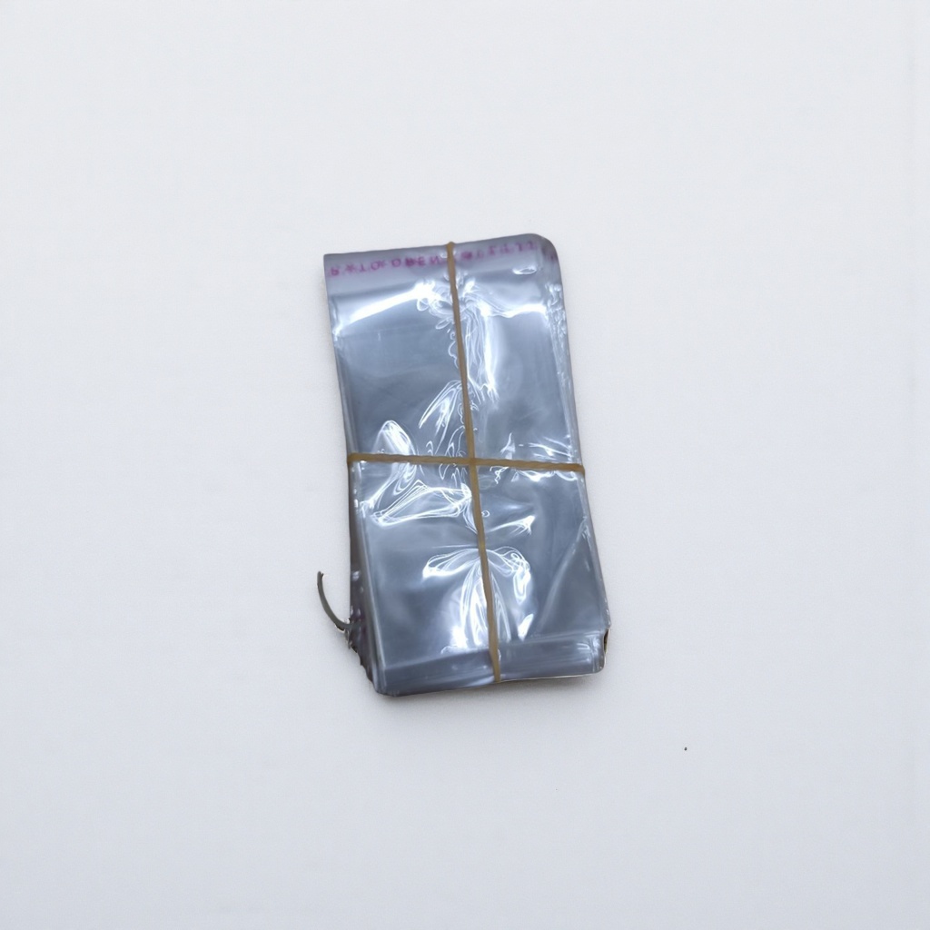 Transparent plastic bags stacked together, yellow rubber bands tied, thickened PE moisture-proof portable storage bags Application Scenario