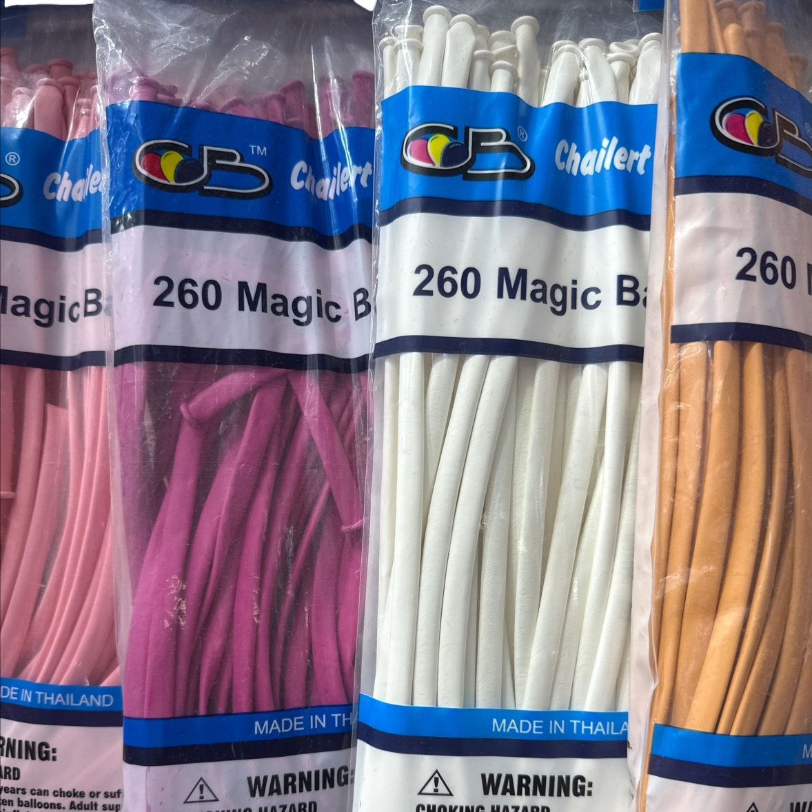 منطاد أبيض طويل مصنوع من اللاتكس Item Picture