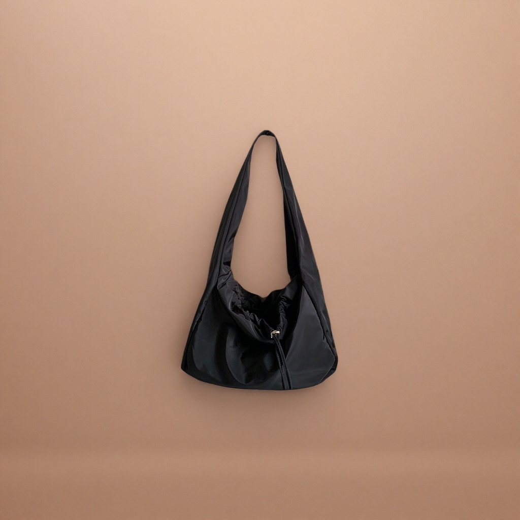 Black drawstring single-shoulder bag, fashionable, casual, lightweight and large-capacity commuter women's crossbody bag details Picture