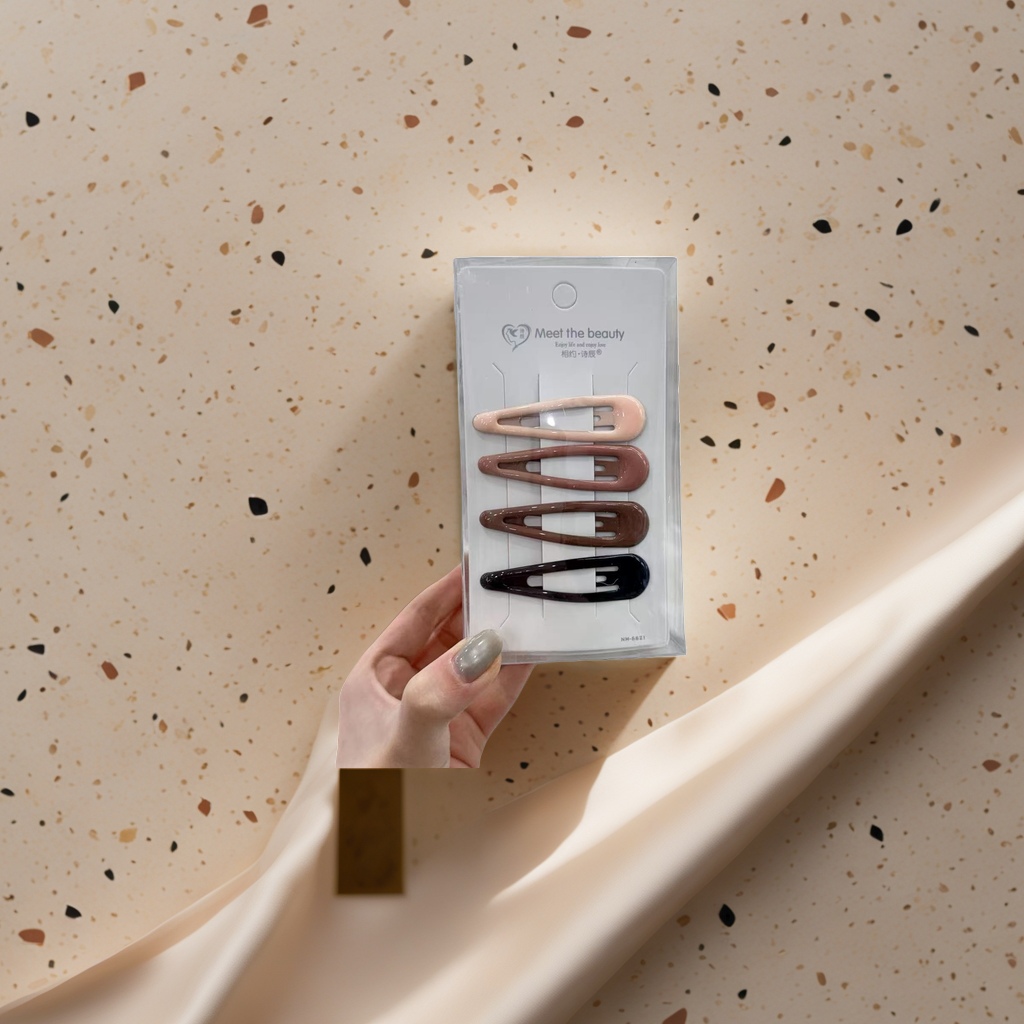 Four gradient color hair clips in transparent packaging, beige brown, dark brown, Meet the beauty Application Scenario