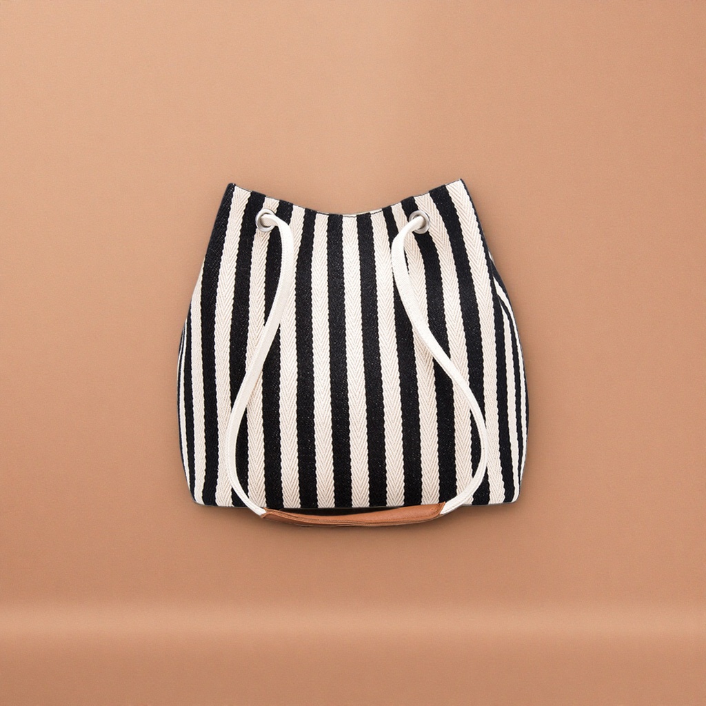 Black and white striped canvas bag, a fashionable and casual single-shoulder handbag