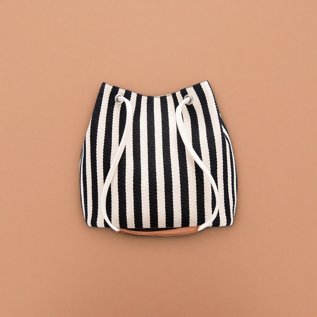 Black and white striped canvas bag, a fashionable and casual single-shoulder handbag Specification image
