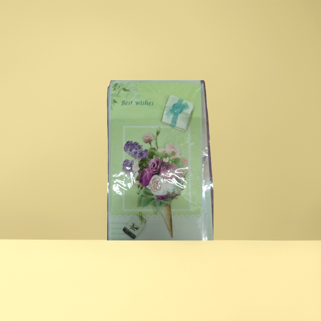 浅绿色背景花卉礼盒贺卡