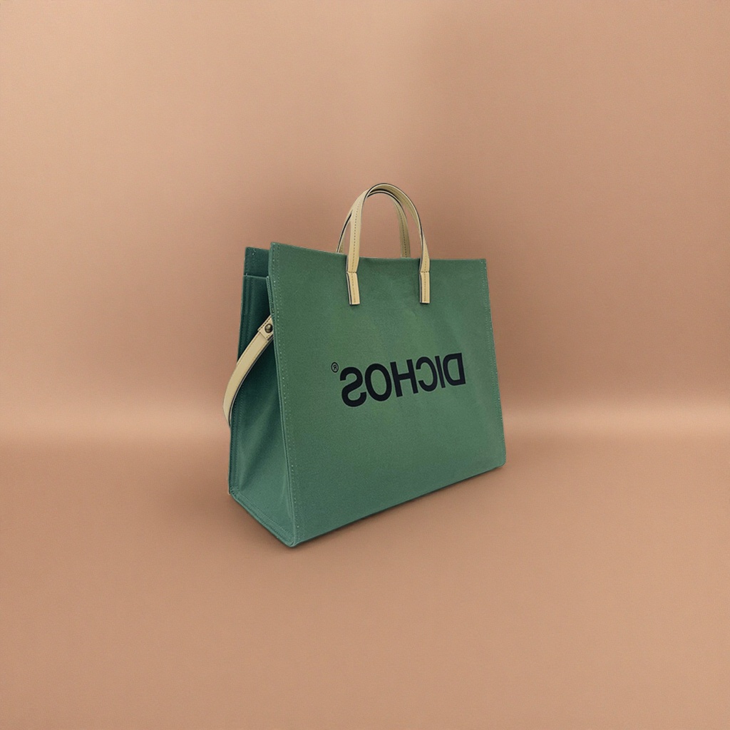 The green canvas bag is a simple and versatile large-capacity commuting shopping handbag