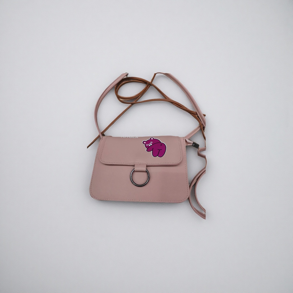 The pink bear pattern crossbody bag is a fashionable, versatile and lightweight single-shoulder bag for women Application Scenario