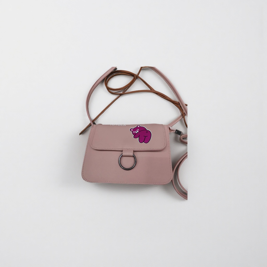 The pink bear pattern crossbody bag is a fashionable, versatile and lightweight single-shoulder bag for women Specification image