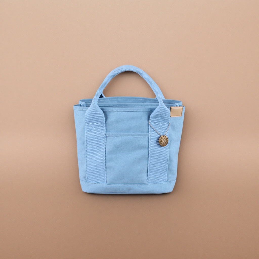 A light blue canvas handbag, a simple and versatile women's single-shoulder tote bag Application Scenario