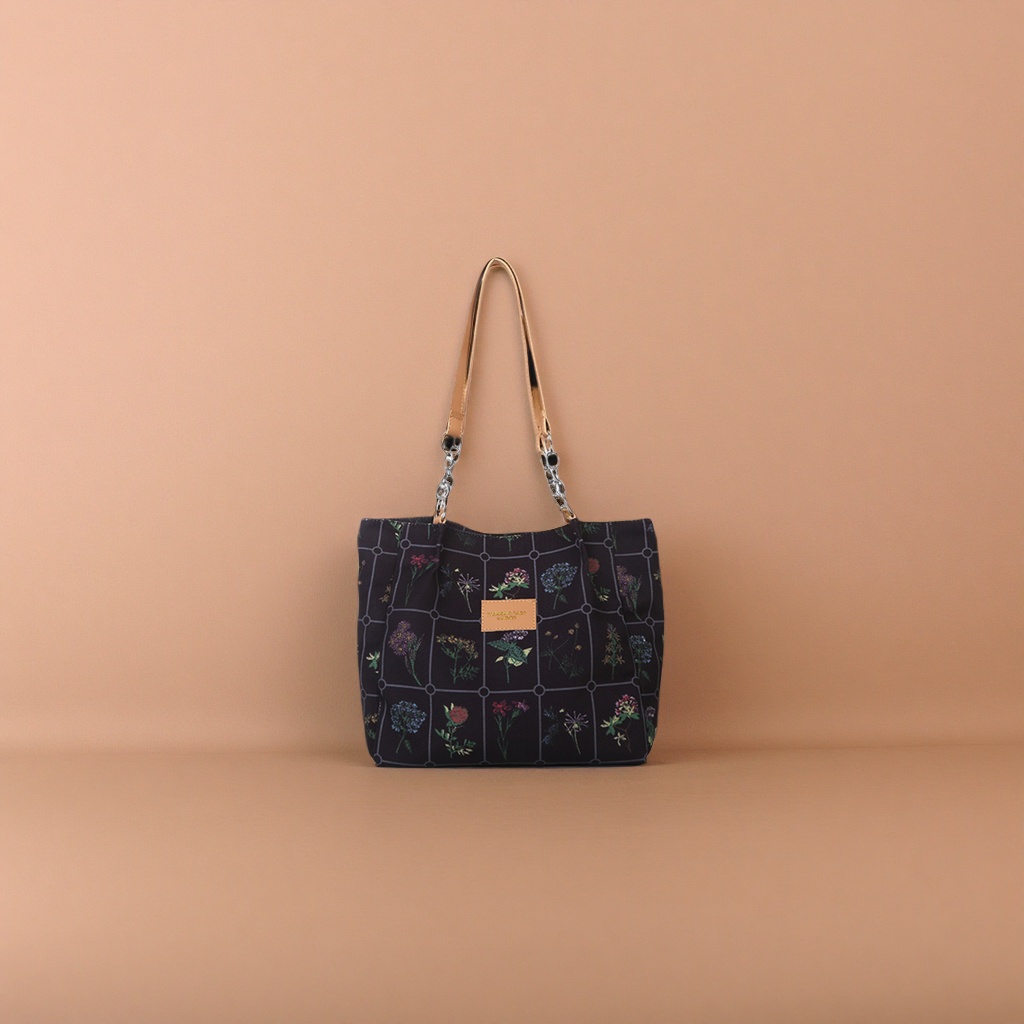 Black floral pattern tote bag, large-capacity commuter casual ladies' handbag details Picture