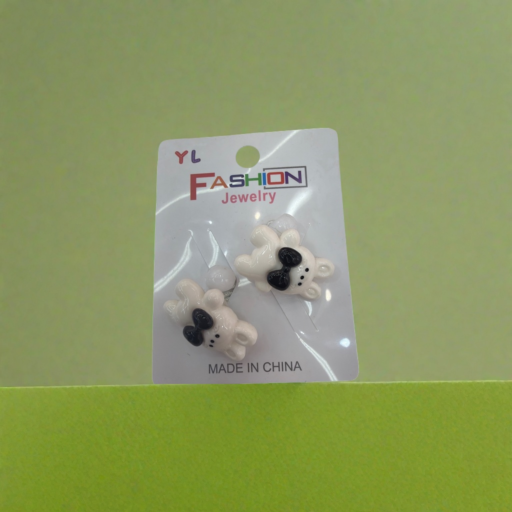 白色小熊造型耳钉可爱萌系简约百搭耳饰