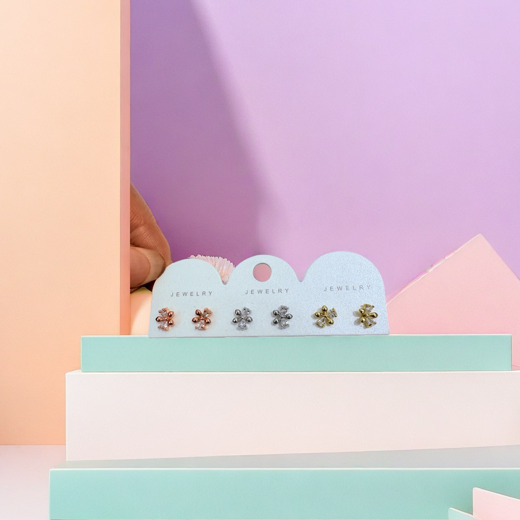 White stud display card with five pairs of flower-shaped stud sets details Picture