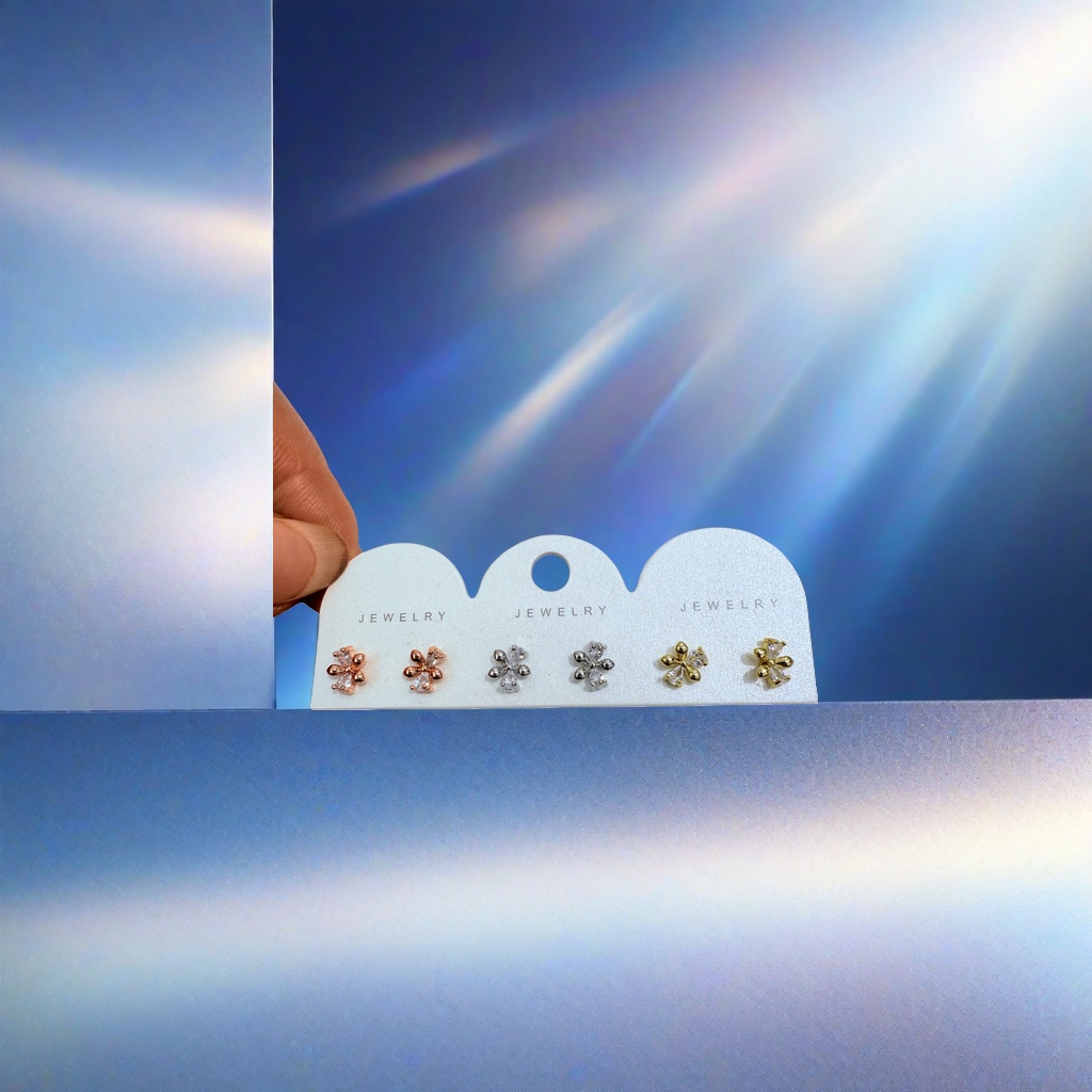 White stud display card with five pairs of flower-shaped stud sets Application Scenario