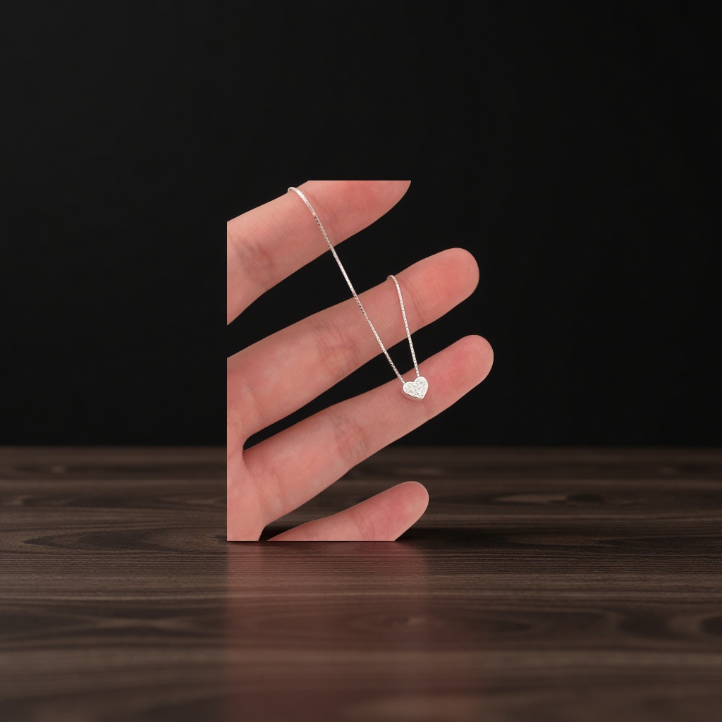 قلادة على شكل قلب فضية Specification image