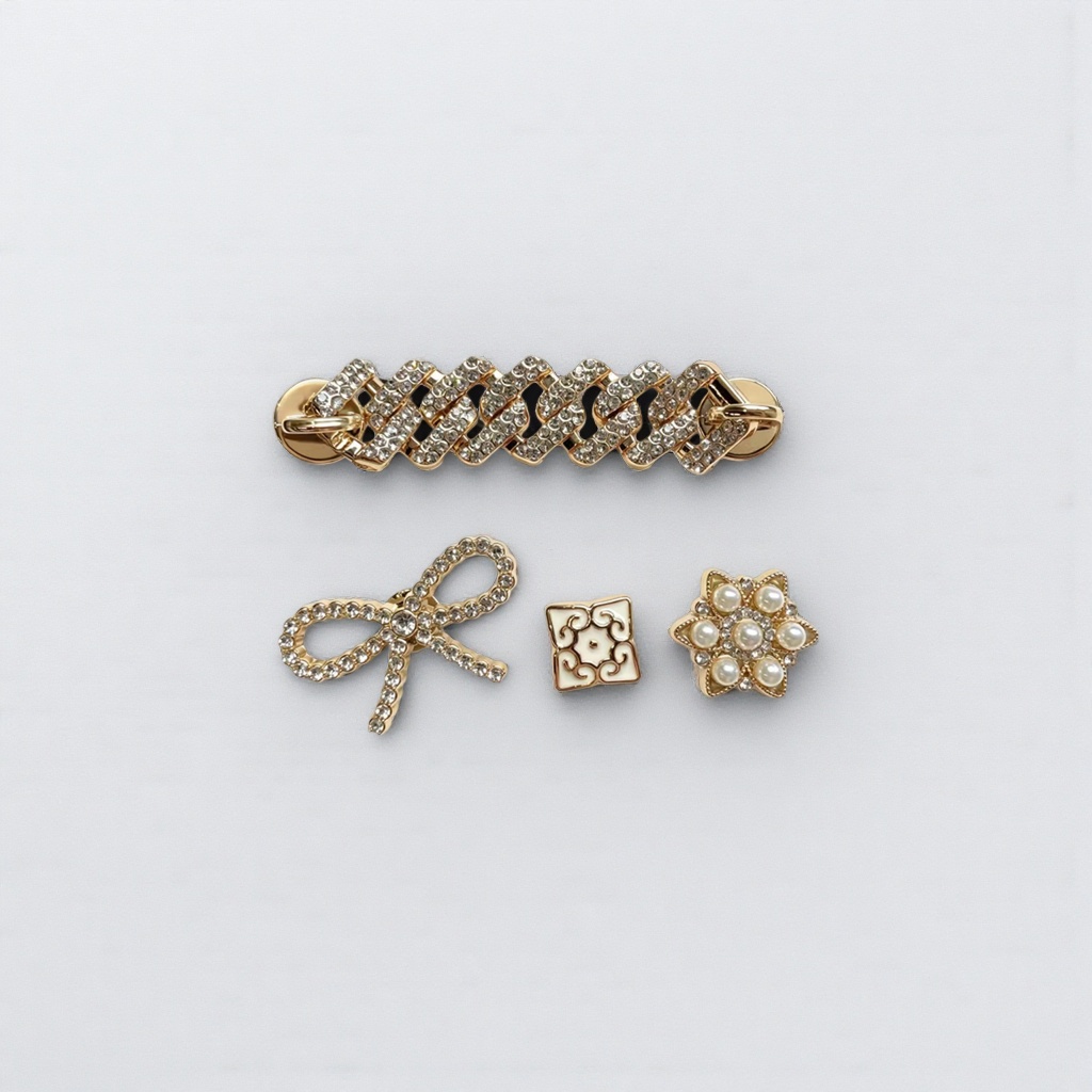 سلسلة من المثاقيب الذهبية وحلي من أزهار مربعة Specification image