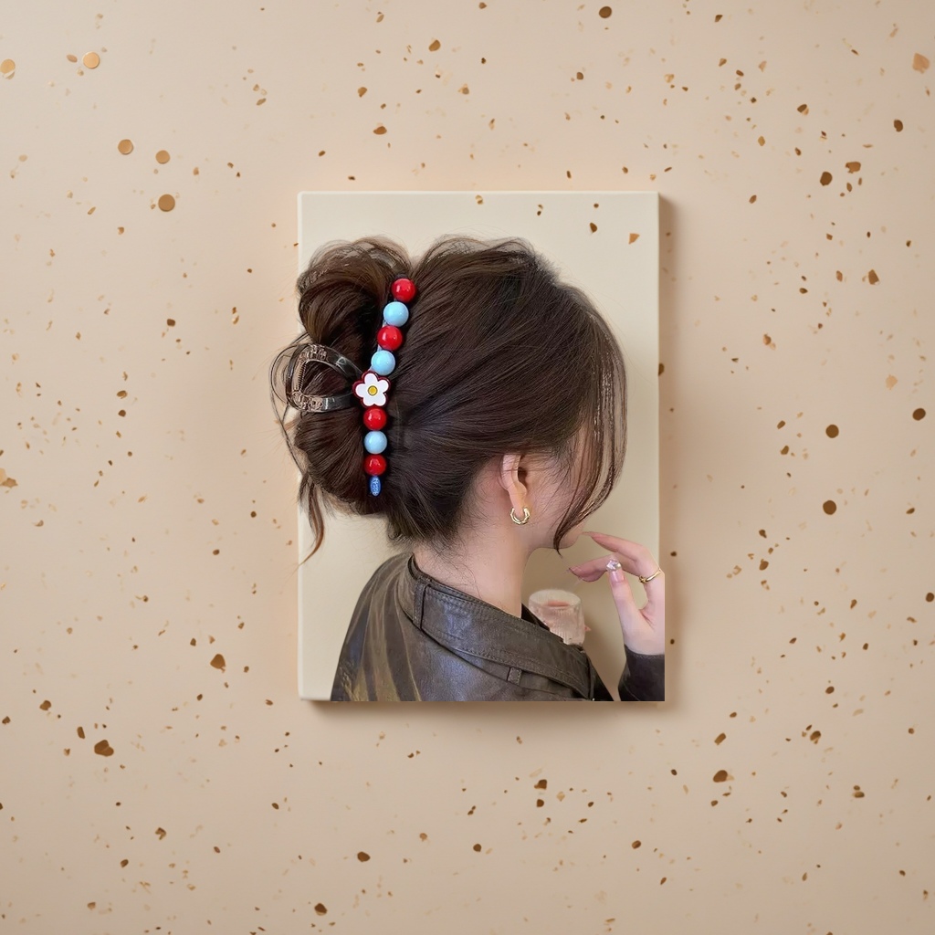 Colorful beaded hair clips are fashionable and versatile hair accessories for women's hairstyles details Picture