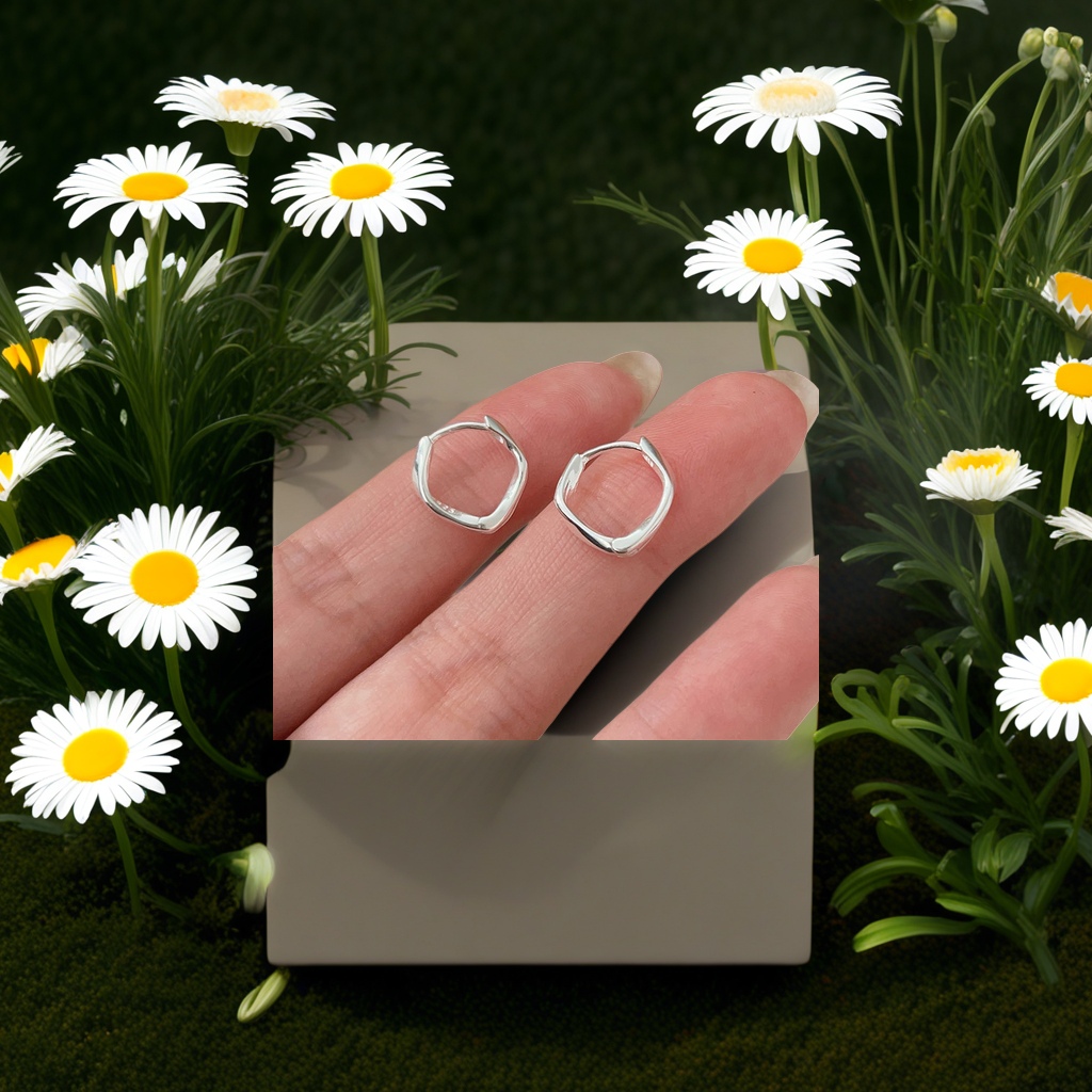 Silver pentagonal earrings with fashionable geometric and simple design, light luxury and niche earrings Application Scenario
