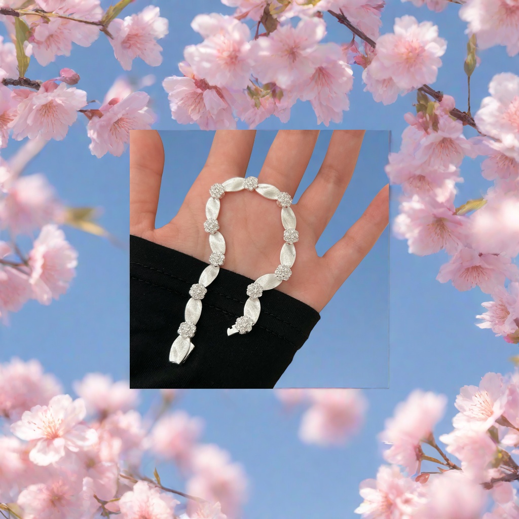 Silver flower leaf-shaped bracelet for women, simple, fashionable, versatile and light luxury accessory Specification image