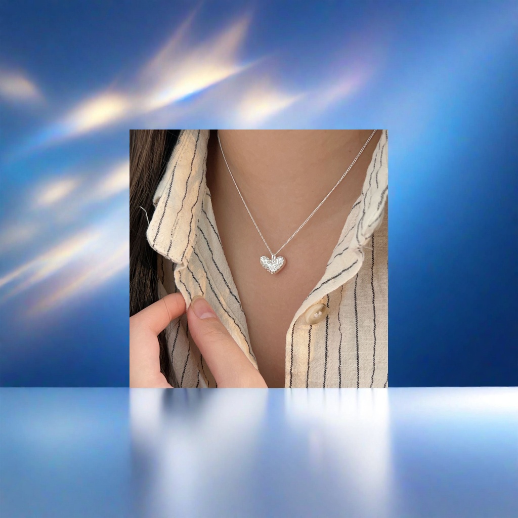 A simple, fashionable and versatile silver heart-shaped pendant necklace for ladies Specification image