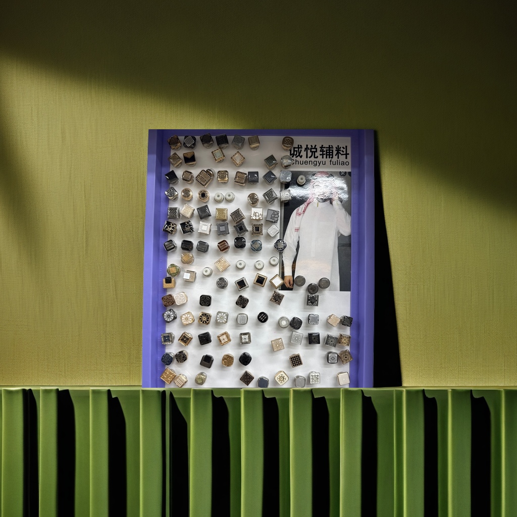 White display boards with button sample display stands and clothing accessory display tools Application Scenario