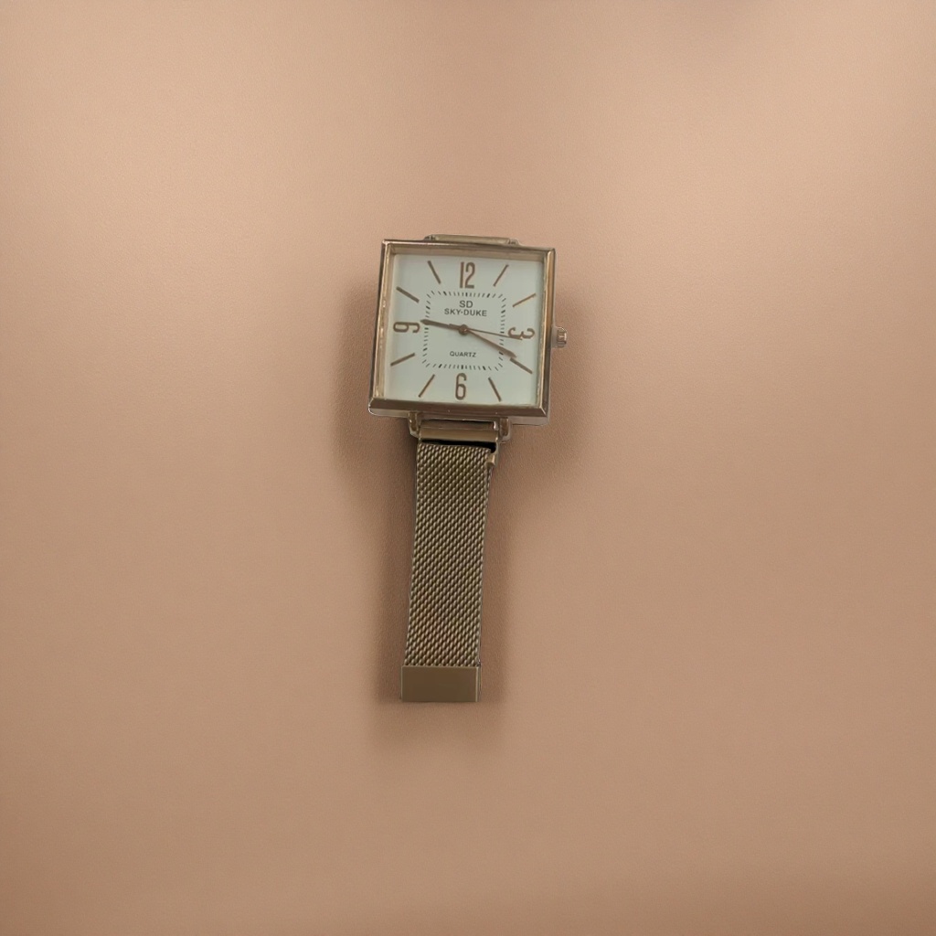 The golden square watch is a fashionable, simple and versatile quartz watch for ladies Application Scenario