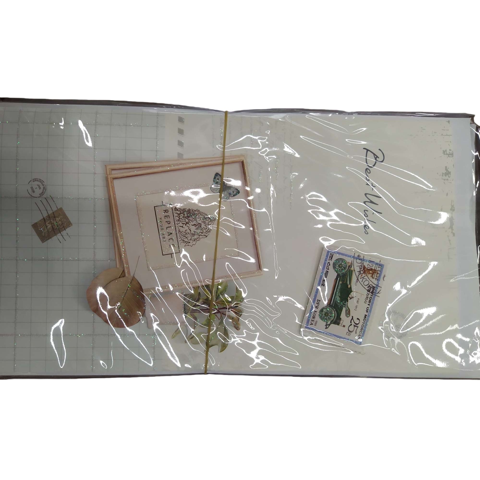 透明塑料袋包装的文创礼品套装，内含相框、邮票、干叶和植物装饰品白底实物图