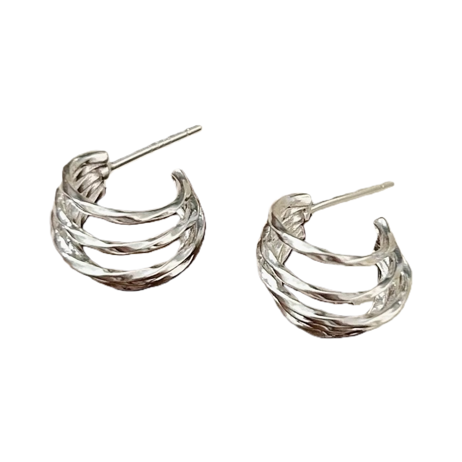 The silver spiral ring earrings are fashionable and simple earrings that suit all ear shapes Item Picture