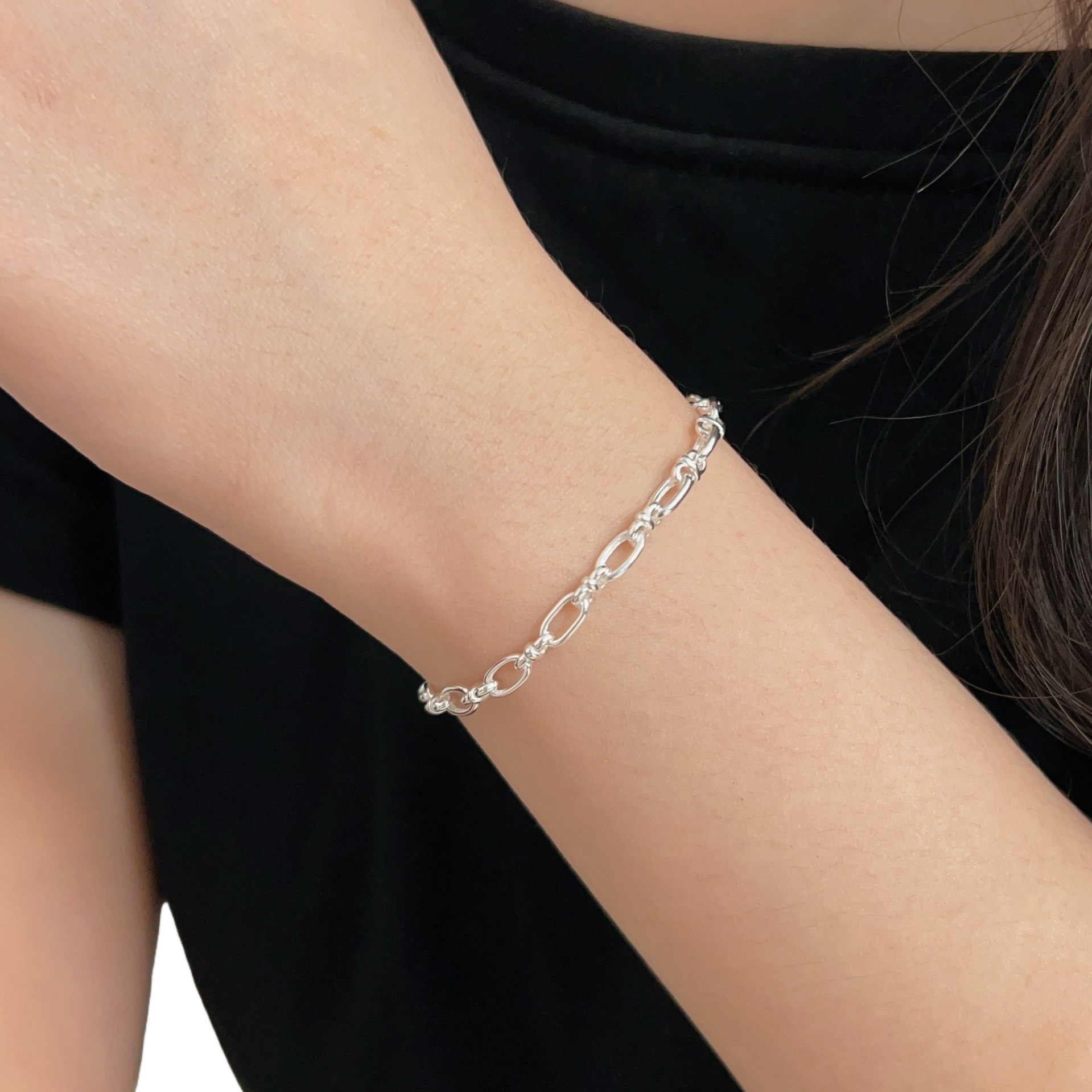 سوار سلسلة فضية بسيطة تقريباً Item Picture