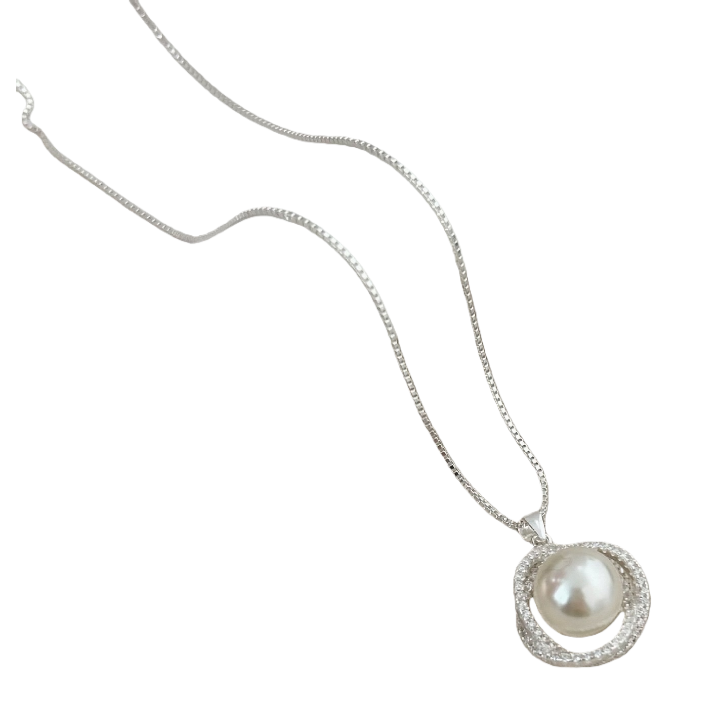 The silver pearl pendant necklace is a fashionable, simple and versatile accessory for women Item Picture
