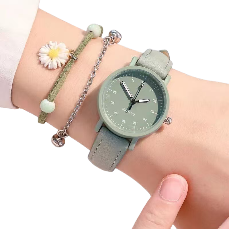 A green watch paired with a flower bracelet is a simple, fashionable and light luxury accessory for women Item Picture