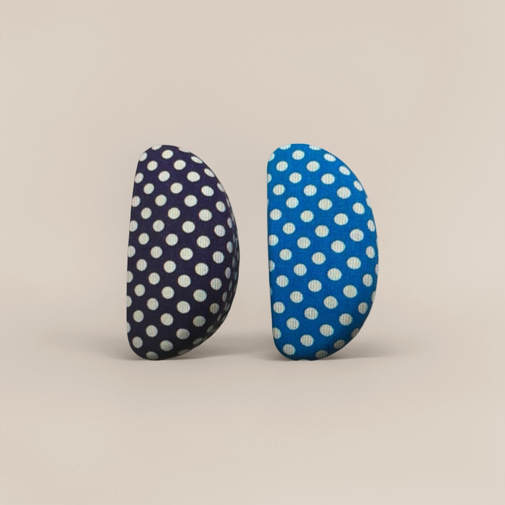Deep blue and white polka dot glasses case Application Scenario