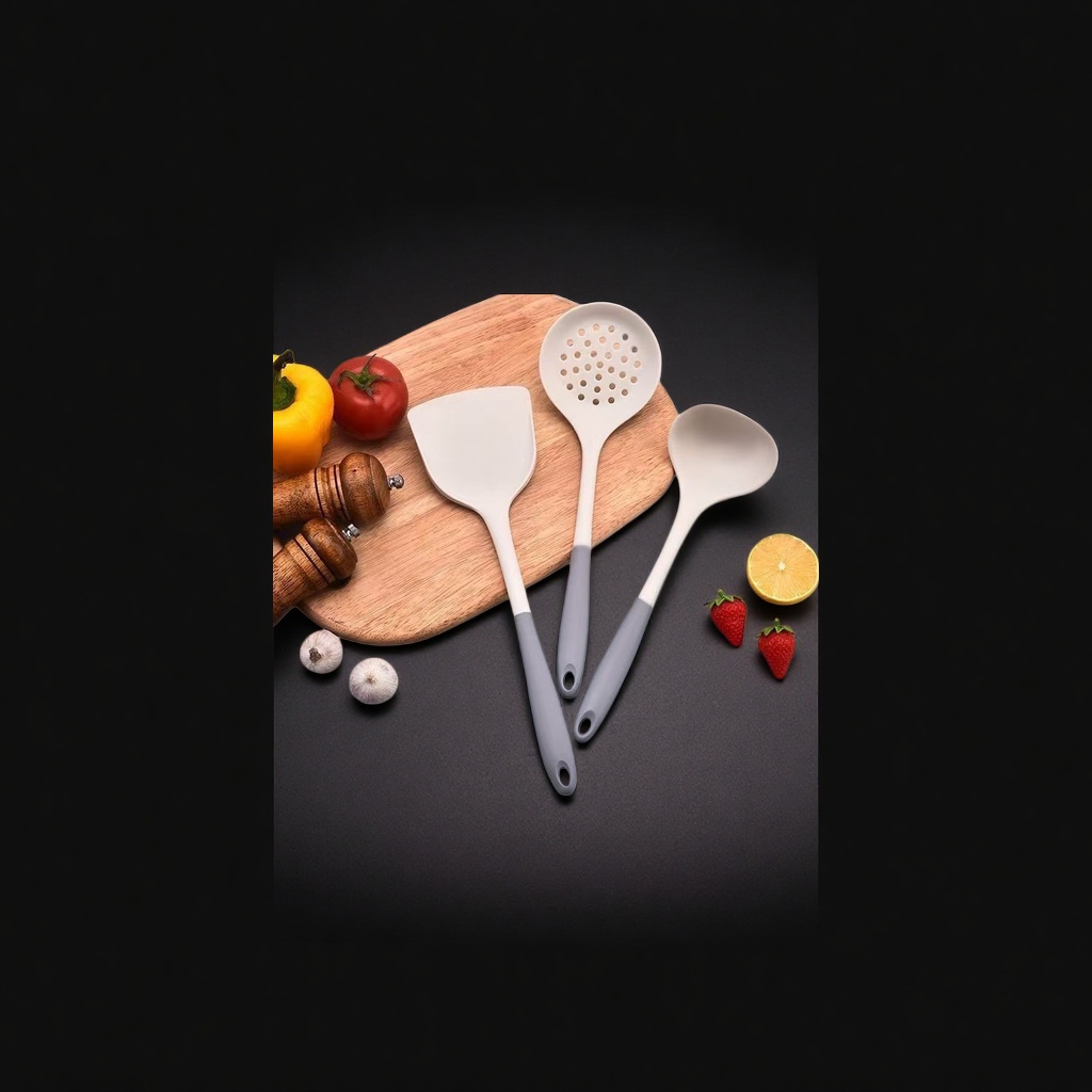 لوحة طهي بيضاء من السيليكا تحتوي على ملعقة تقطيع خشبية مزودة بفلفل الطماطم والليمون Specification image