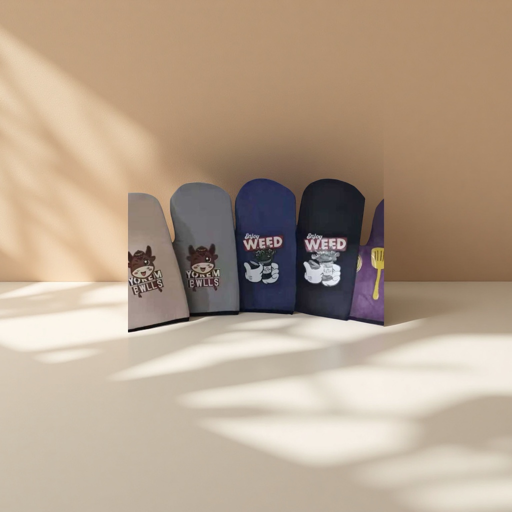 Colorful cartoon patterned heat-resistant gloves, kitchen heat-resistant, thickened cotton and linen, for baking details Picture
