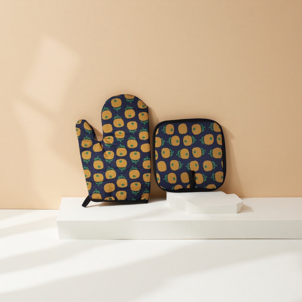 Deep blue background with orange fruit pattern heat-resistant gloves and heat-resistant pads