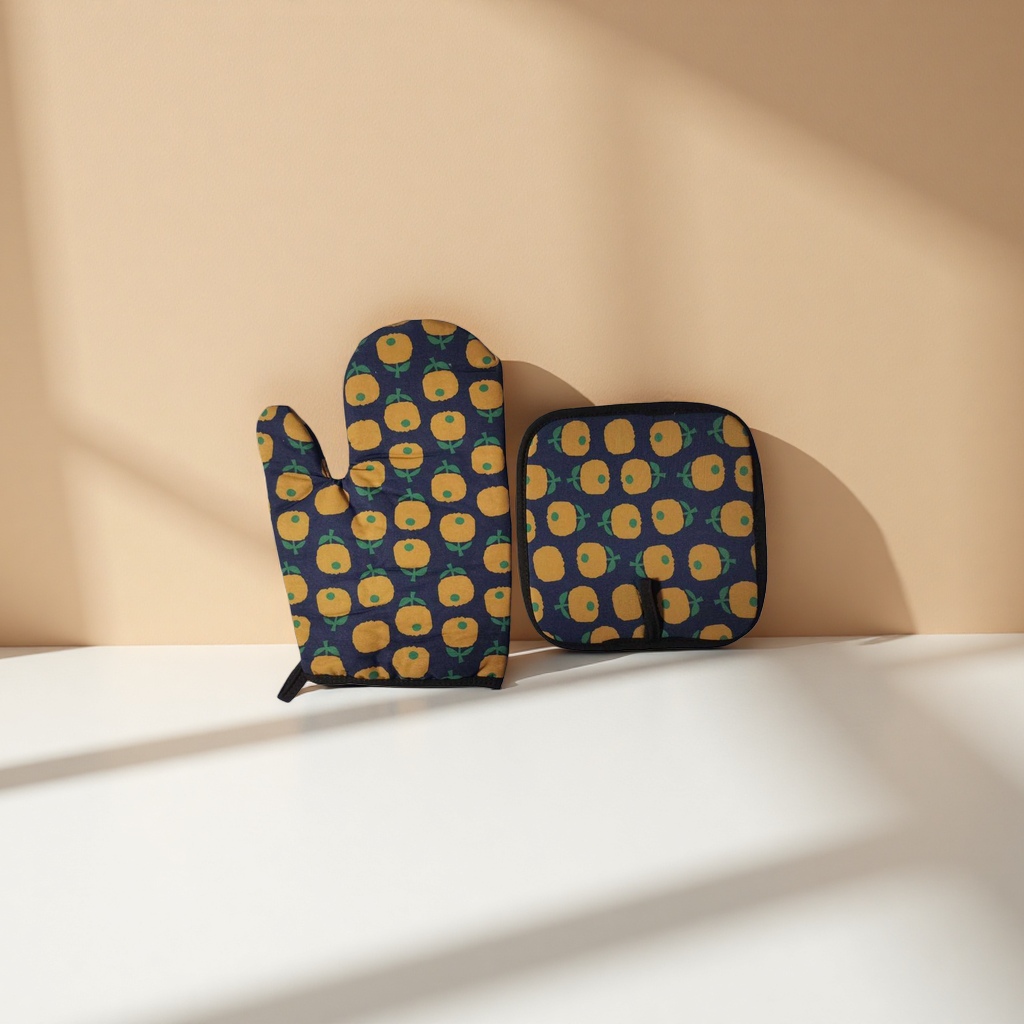 Deep blue background with orange fruit pattern heat-resistant gloves and heat-resistant pads Application Scenario