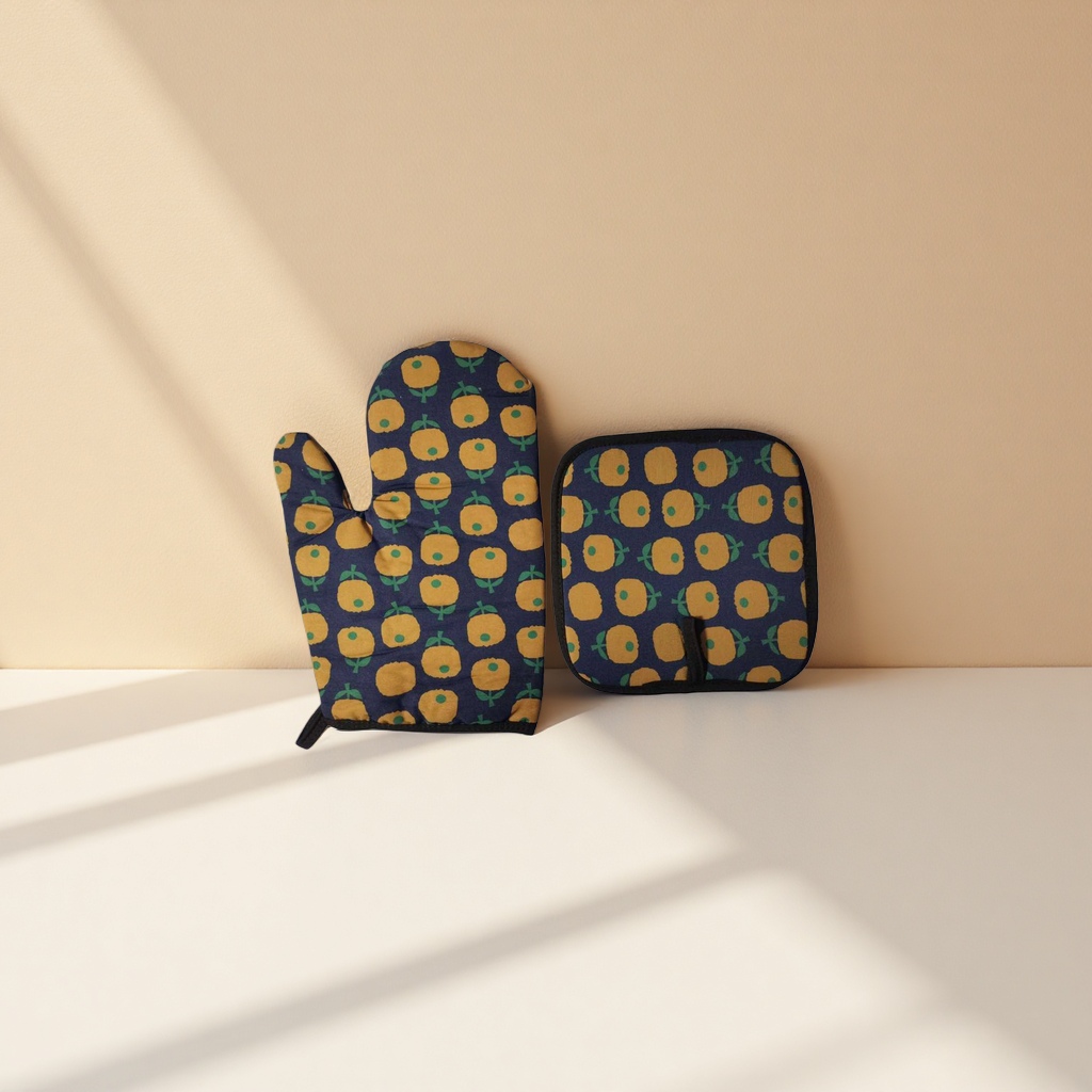 Deep blue background with orange fruit pattern heat-resistant gloves and heat-resistant pads details Picture