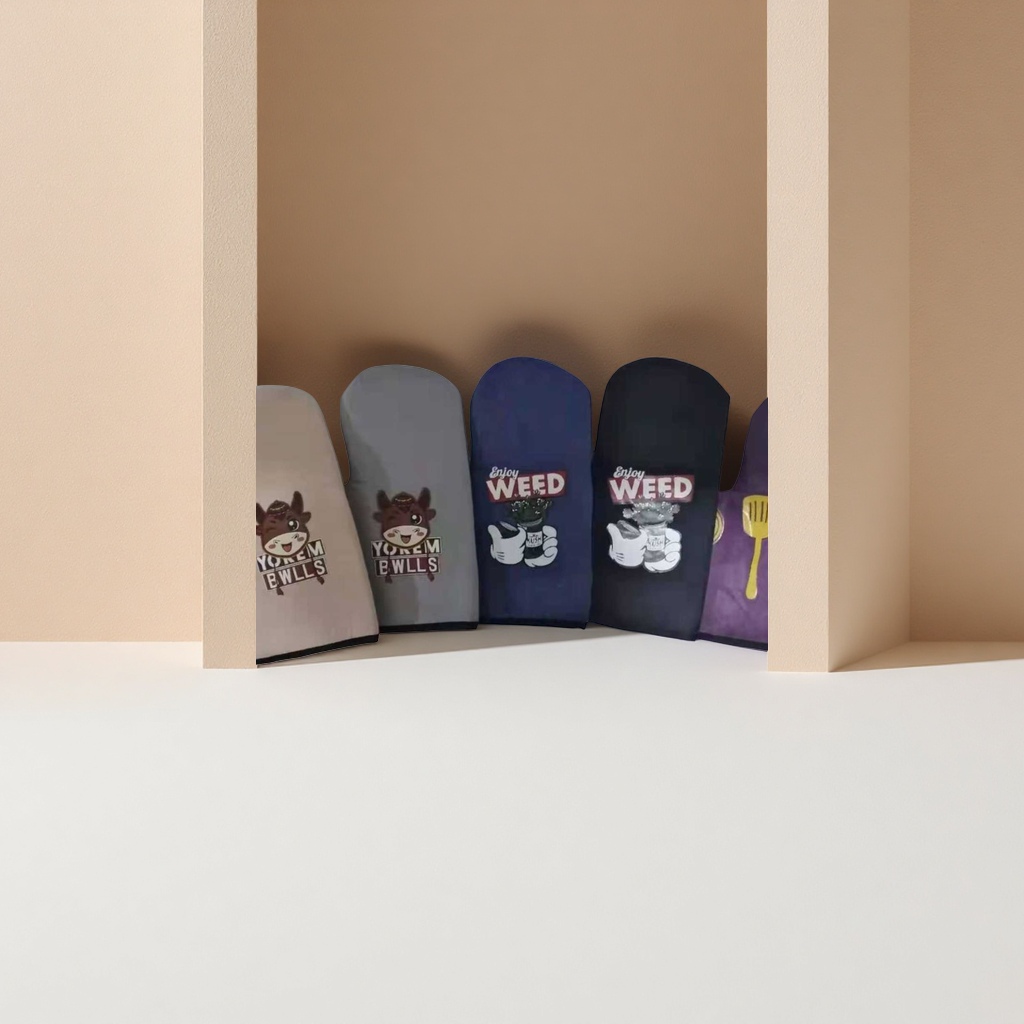 Colorful cartoon patterned heat-resistant gloves, kitchen heat-resistant cotton fabric thickened, heat-resistant