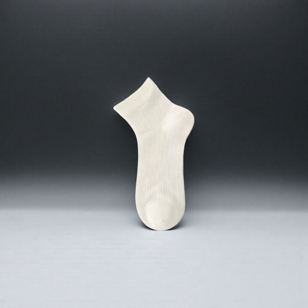 White knitted short socks, breathable and sweat-absorbent, made of pure cotton, unisplicate Application Scenario
